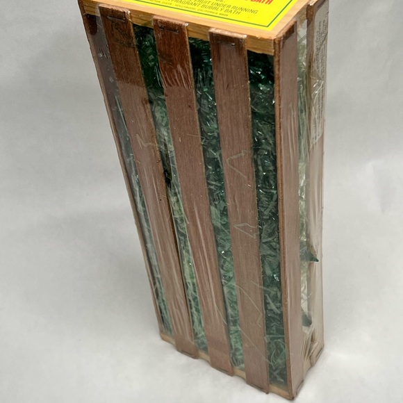 Vintage Max Factor Lemon Bubble Bath in Crate - Collectible and New 11” x 4.5” - Picture 7 of 8